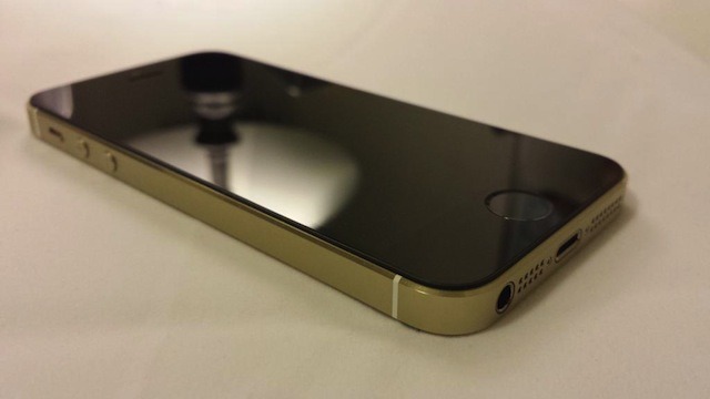 iPhone 5s Genuine Black Gold06